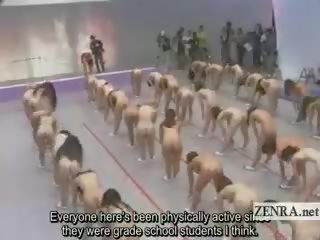 Tekstitetty iso nudisti ryhmä of japanilainen naiset venyttely